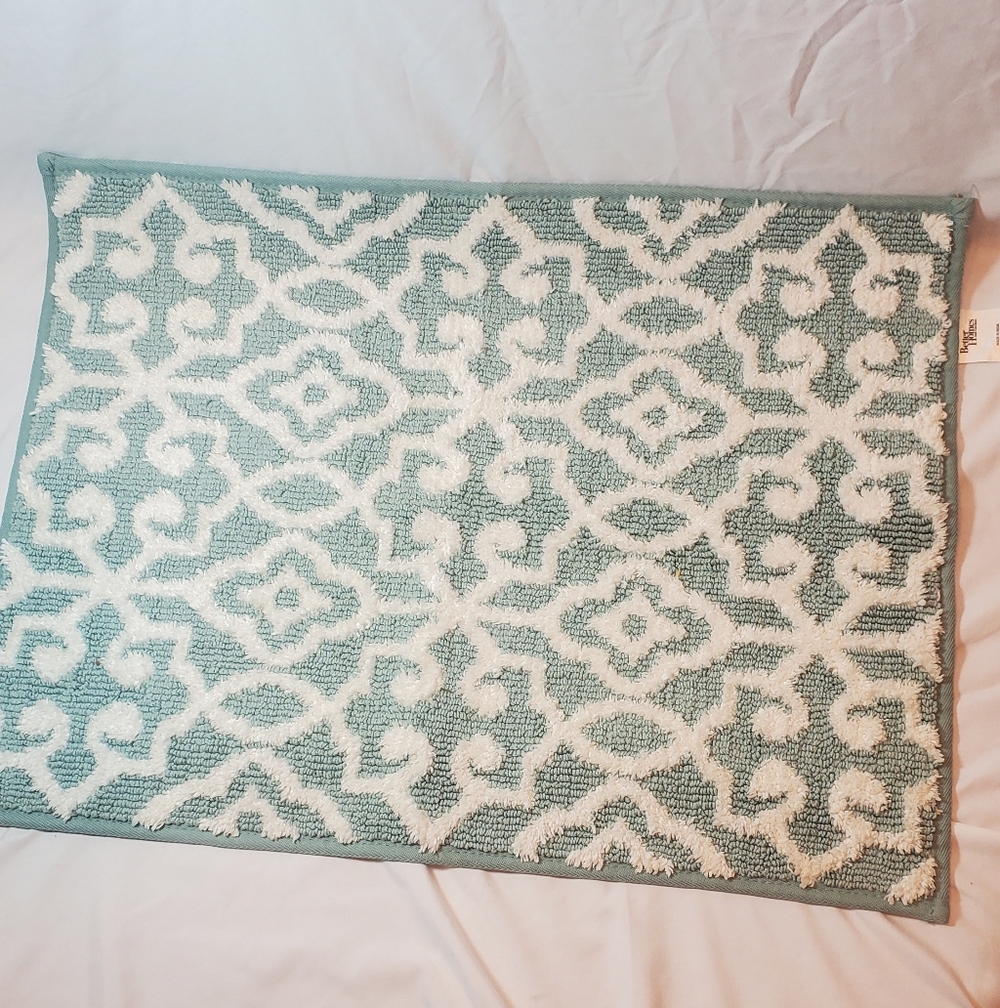 Better Homes And Gardens Patterned Bath Rug, 18" x 24", Discoloration On Backing
